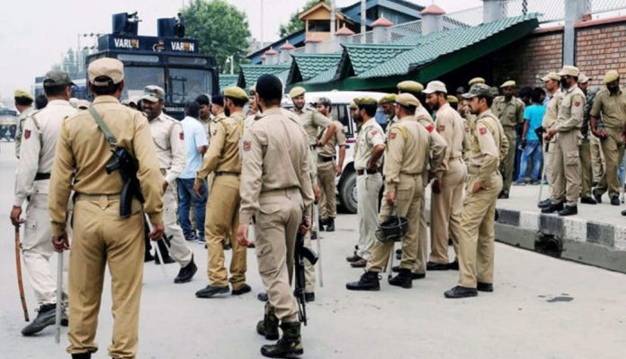 jammu-and-kashmir-police-officer-caught-with-two-terrorists-on-way-to-delhi