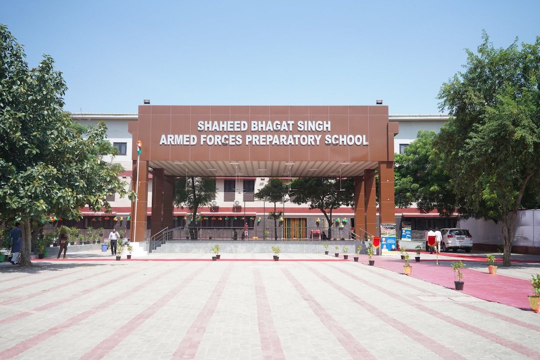 arvind-kejriwal-inaugurates-sainik-school-bhagat-singh-armed-forces-preparatory-school-Onine Hindi News-IndiNews
